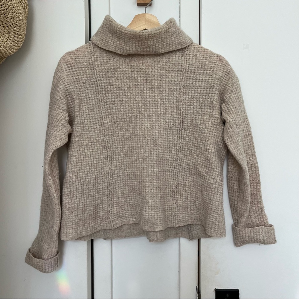 100% wool dusty pink/cream Free People cropped turtleneck sweater, XS